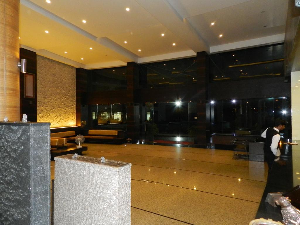 Hotel Rock Regency Toranagallu Экстерьер фото
