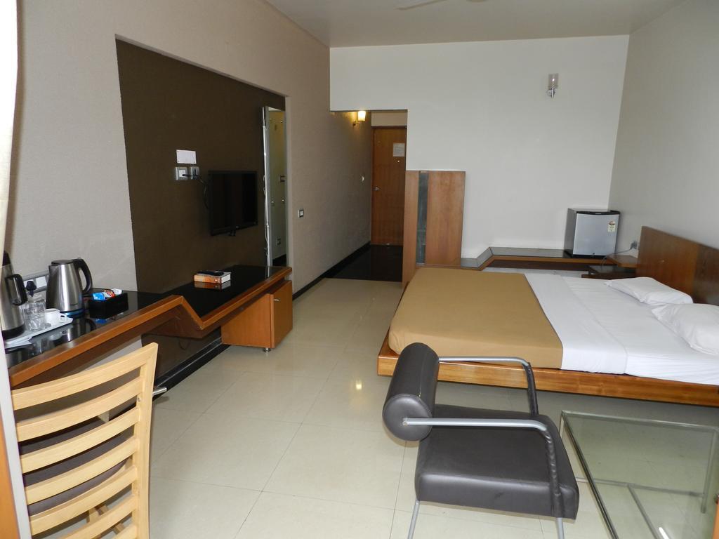 Hotel Rock Regency Toranagallu Номер фото