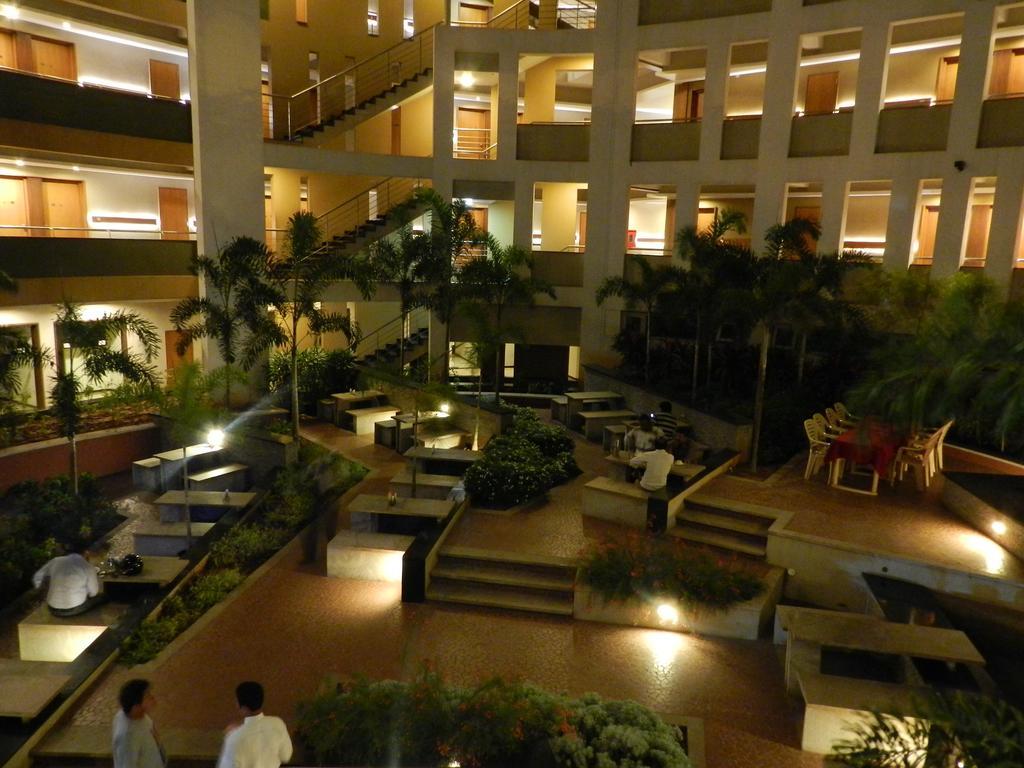Hotel Rock Regency Toranagallu Экстерьер фото