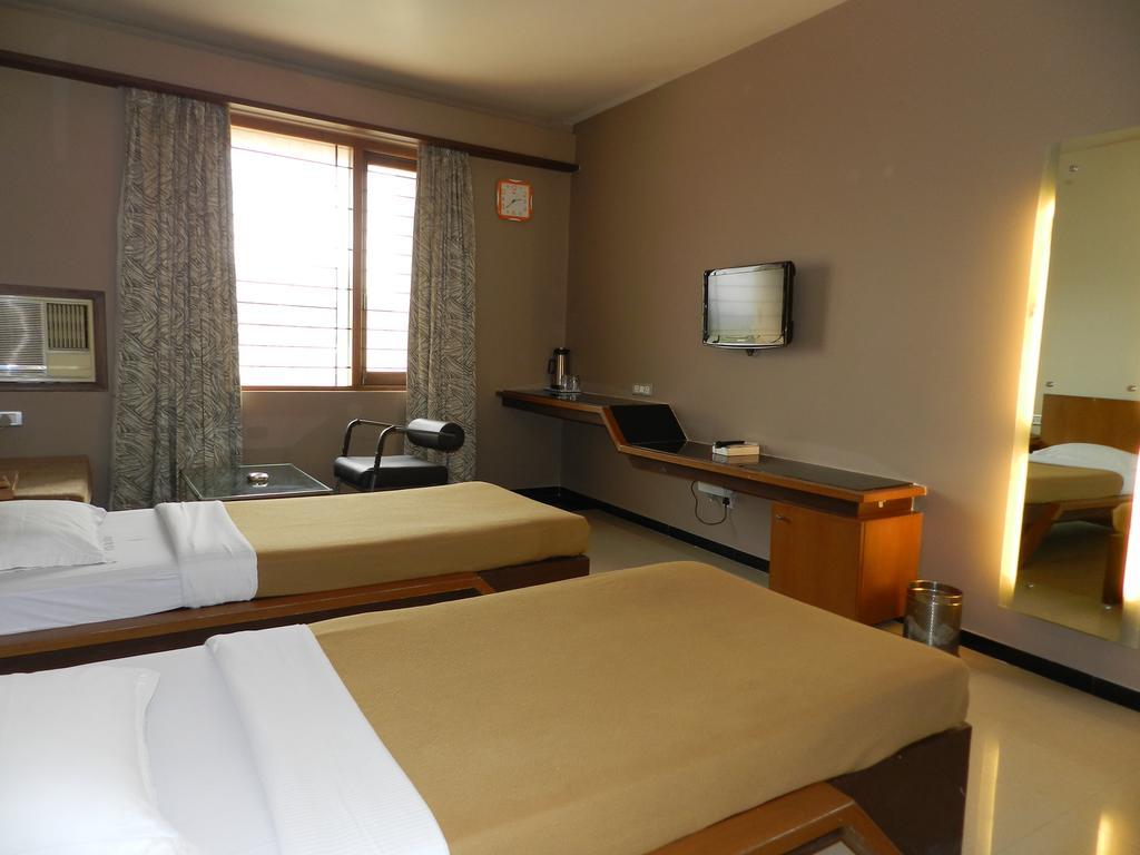 Hotel Rock Regency Toranagallu Номер фото