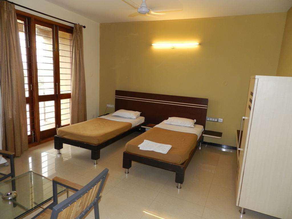 Hotel Rock Regency Toranagallu Номер фото