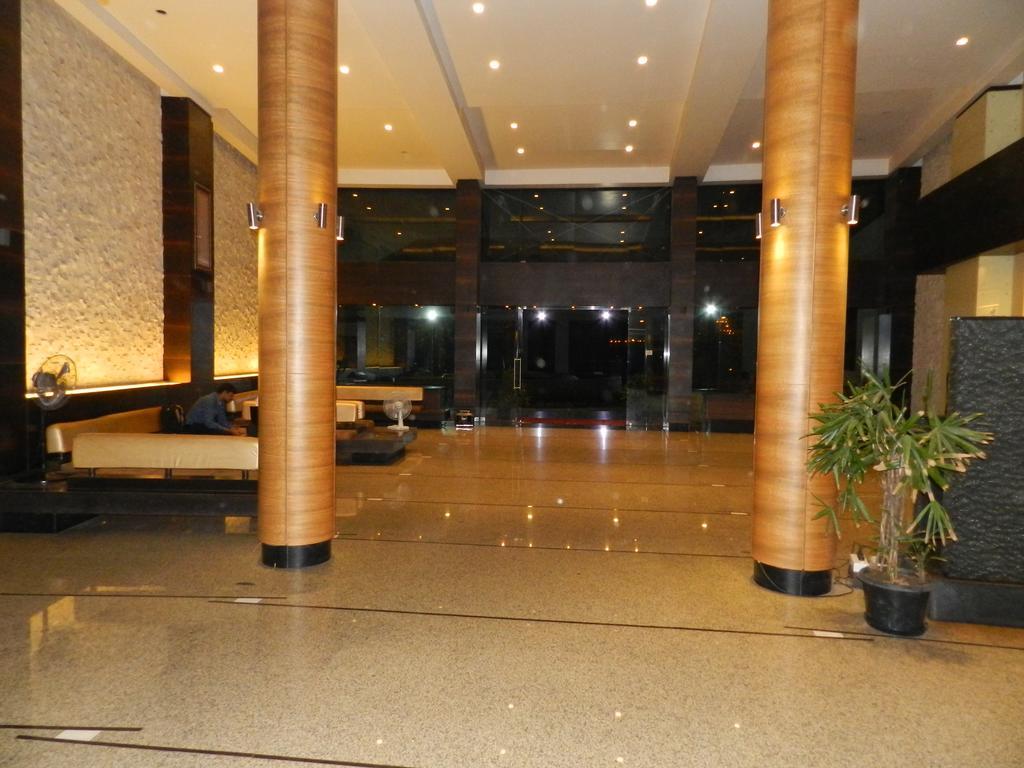 Hotel Rock Regency Toranagallu Экстерьер фото