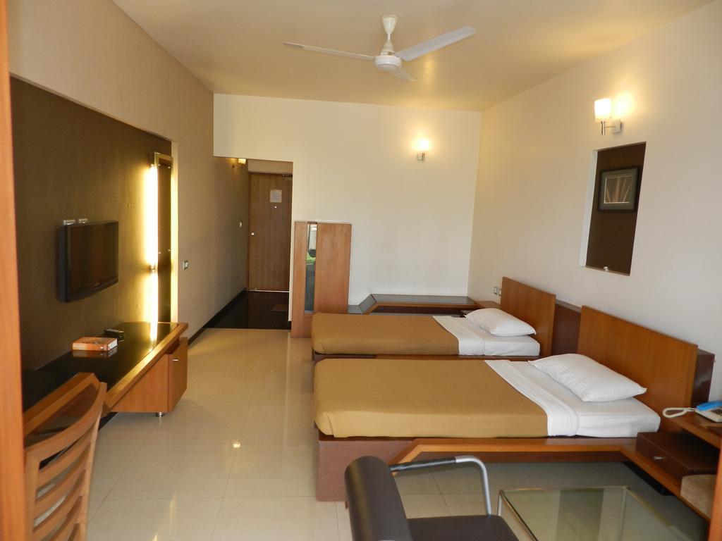 Hotel Rock Regency Toranagallu Экстерьер фото